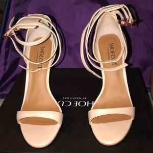 ❤️Nasty Gal nude leather comfortable heels ❤️